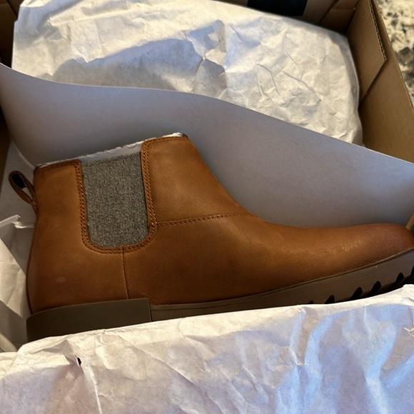 Sorel Emelie II Chelsea boot - Picture 3 of 4